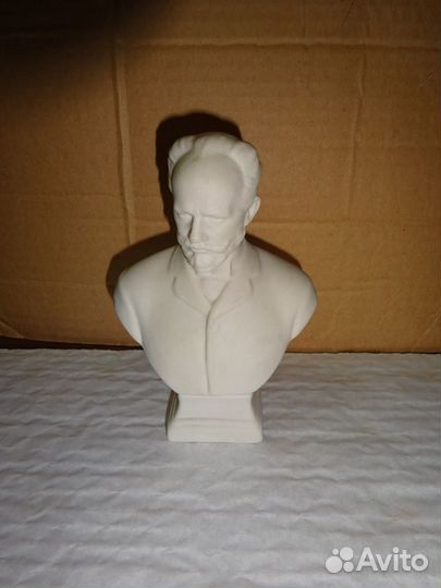 Фарфоровые статуэтки