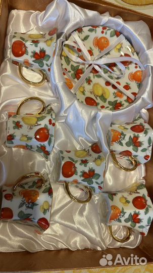 Сервиз чашек с блюдцами