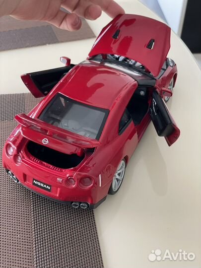 Nissan GT-R 1:18