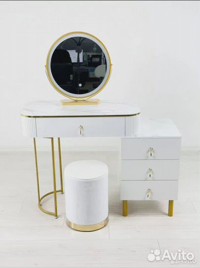 Туалетный столик. Консольный столик