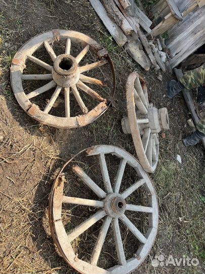 Деревянные колеса от лошадиной повозки 8 штук