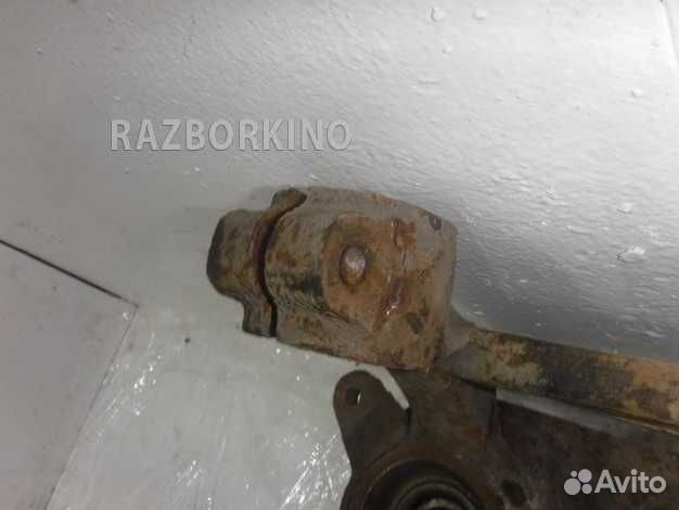 Кулак передний правый