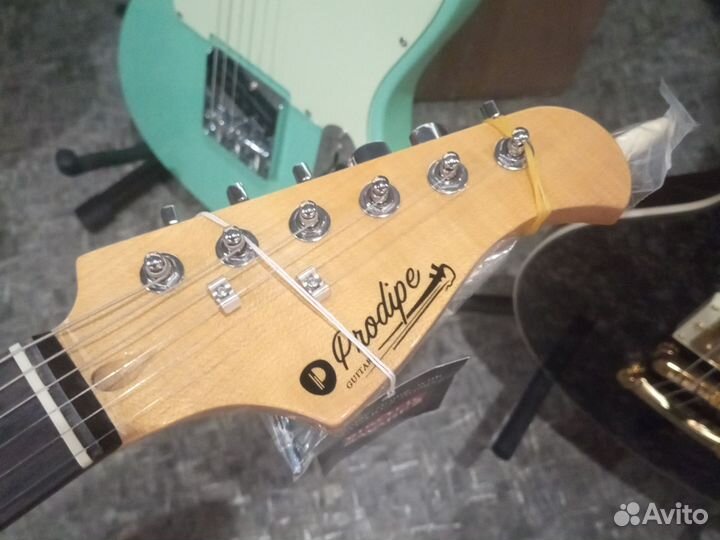 Электрогитары prodipe Stratocaster серфгрин