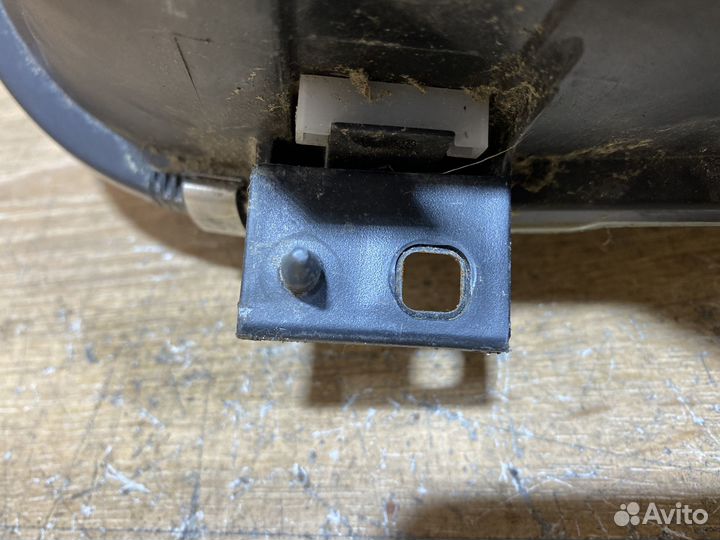 Фара передняя правая Volkswagen Golf 4 142109