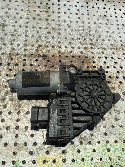 Мотор стеклоподъемника Opel Astra H