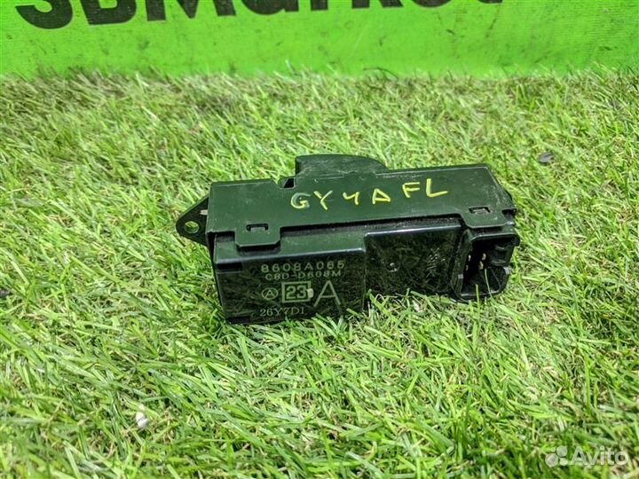 Кнопка стеклоподъемника передняя левая Mitsubishi