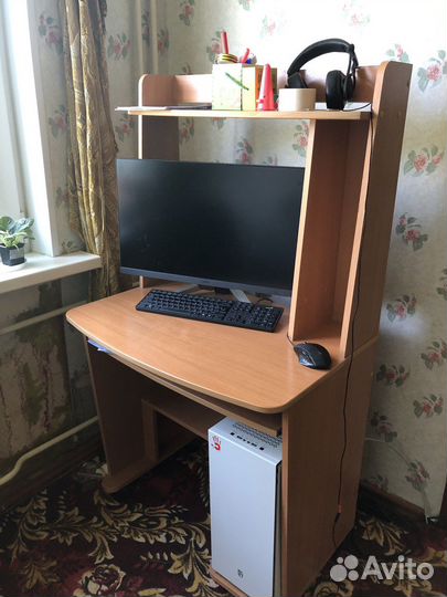 Компьютерный стол