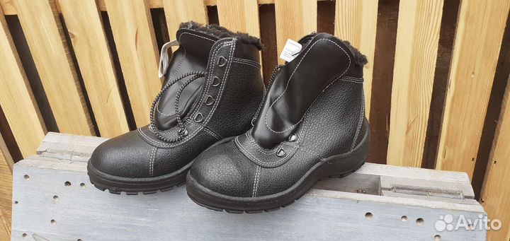 Рабочая обувь одним лотом