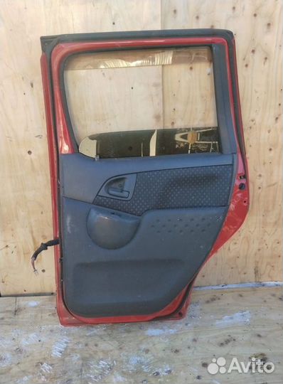 Дверь задняя правая Toyota Funcargo XP20