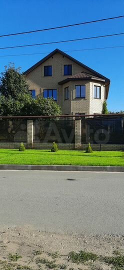 Коттедж 278 м² на участке 10 сот.