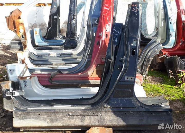 Стойка кузова левая Infiniti Fx37 S51