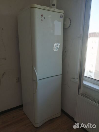Холодильник бу indesit