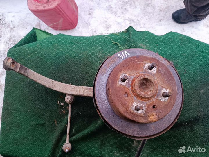 Кулак задний левый Дэу Магнус 2002 г