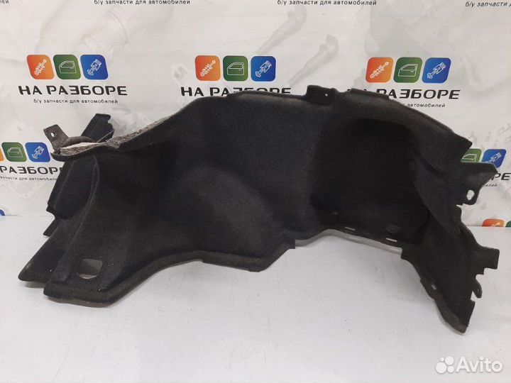 Обшивка багажника задняя правая Toyota Avensis