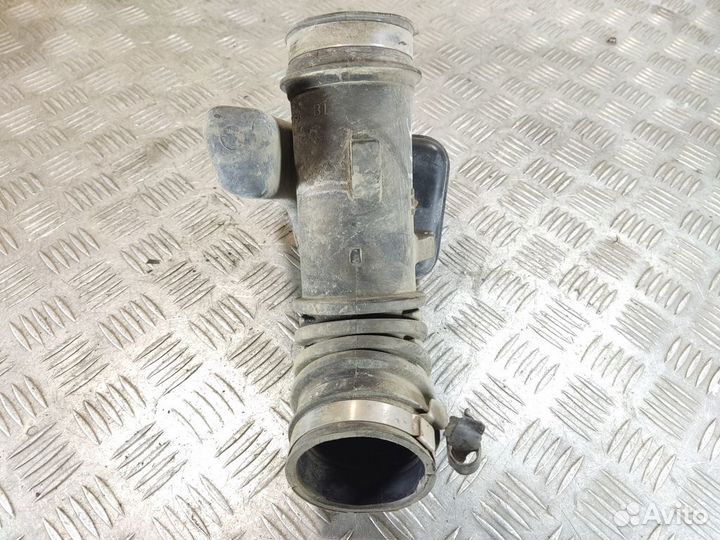 Патрубок воздушного фильтра Toyota Corolla e10