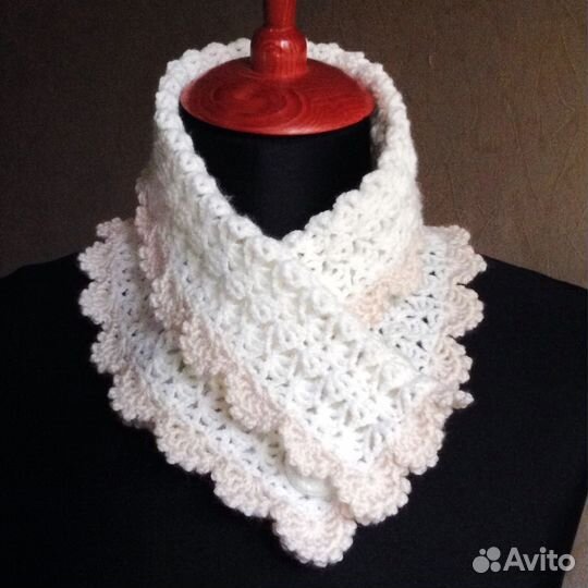 Белый кружевной шарф с пуговицами