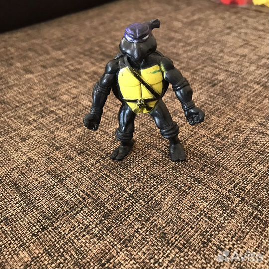 Маленькие игрушки (машинка, черепашка ниндзя)