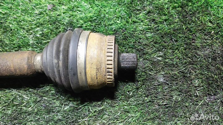 Полуось передняя левая Volkswagen Passat B5+