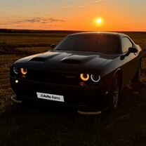 Dodge Challenger 3.6 AT, 2016, 122 000 км, с пробегом, цена 2 950 000 руб.