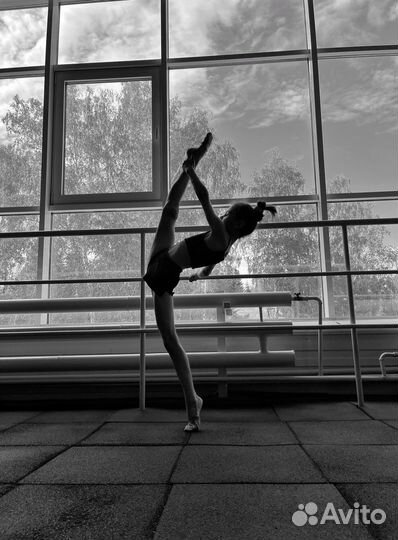 Тренер по художественной гимнастике, растяжка