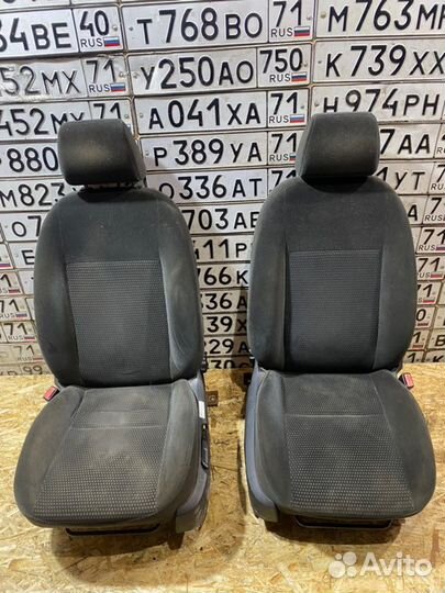 Передние сидения Ford Focus универсал 1.8 2006