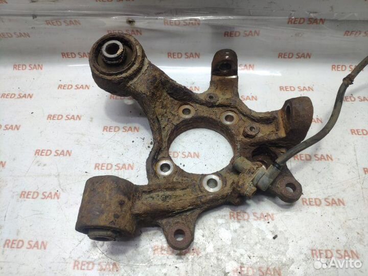 Кулак задний правый Mitsubishi Pajero 3 V78W 4M41