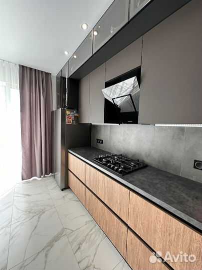 Угловая кухня на заказ. Производство в Новосибирске