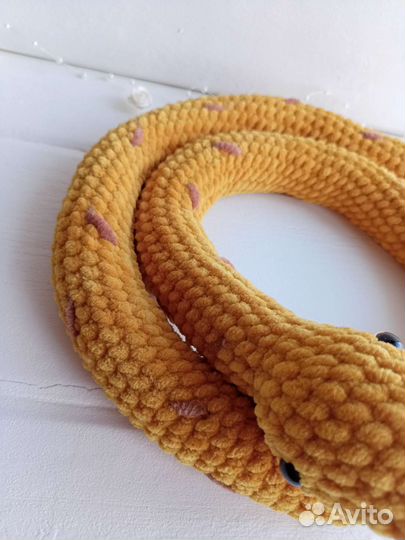 Змея, вязаная игрушка