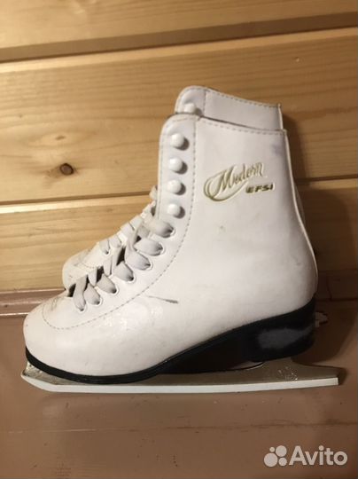 Коньки фигурные для девочки