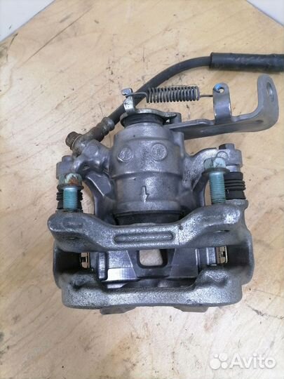 Задний левый тормозной суппорт Мазда 3 BM