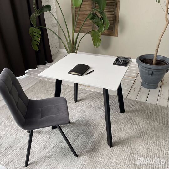 Компьютерный стол Ник 80*80 см. Черные ножки