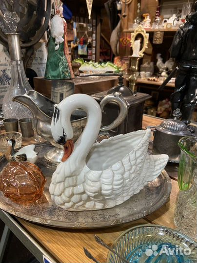 Старинная фарфоровая кофетница, вазочка лебедь