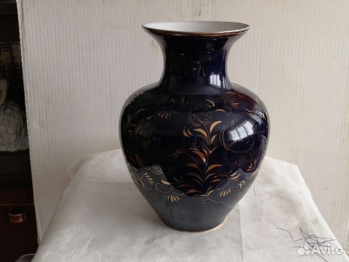 Ваза гжель с позолотой. Высота 25см