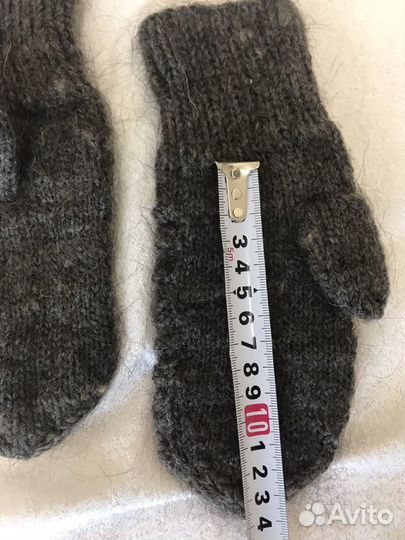 Манишка шерстяная, носки шерстяные, варежки шерстя