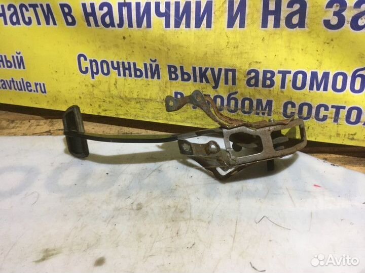 Педаль тормоза Toyota Yaris