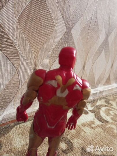 Iron Man (Железный человек) статуэтка (игрушка)