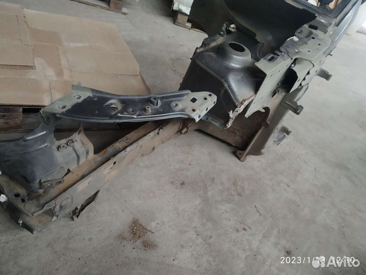 Левая четверть на рено симбол