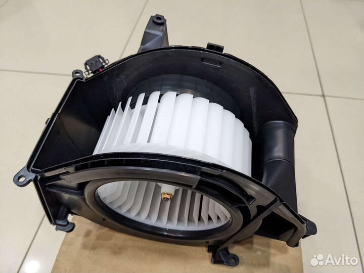 Мотор отопителя audi A6 (C6) (04)