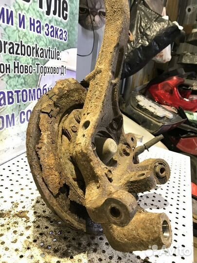 Кулак задний левый Kia Optima