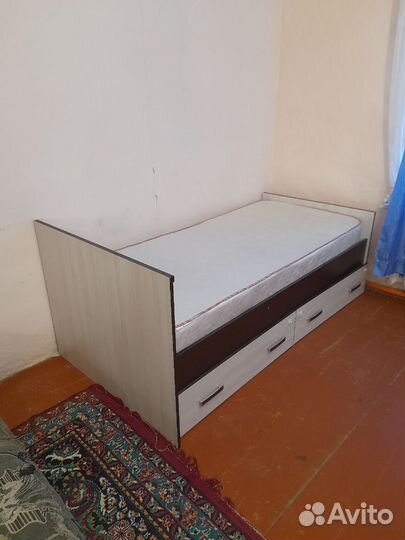 Кровать