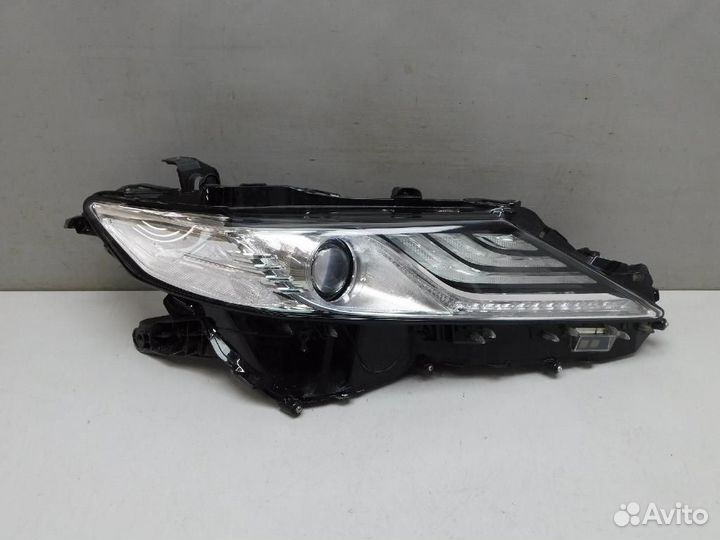 Фара правая Toyota Camry