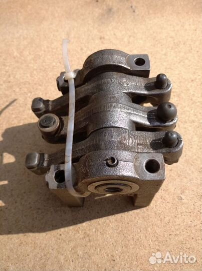 Коромысло (рокер) клапана в сборе лиаз дв.сат 3116