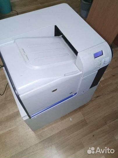 Принтер HP color laserjet CP3525dn