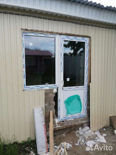 Дверь входная пластиковая со стеклом