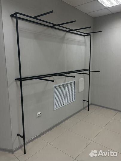 Вешало для магазина одежды