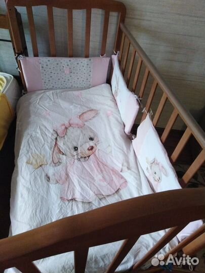 Детская кровать с маятником