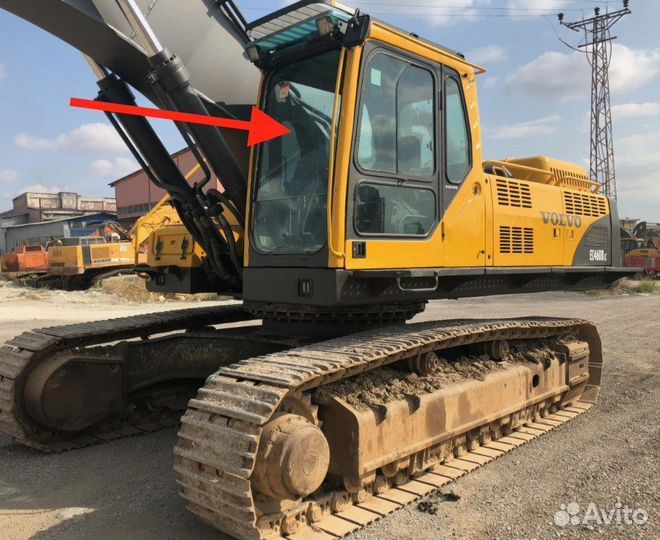Стекло лобовое верхнее на экскаватор Volvo EC 460