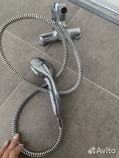 Смеситель для ванны с лейкой