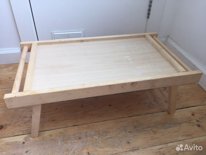 Поднос на ножках деревянный