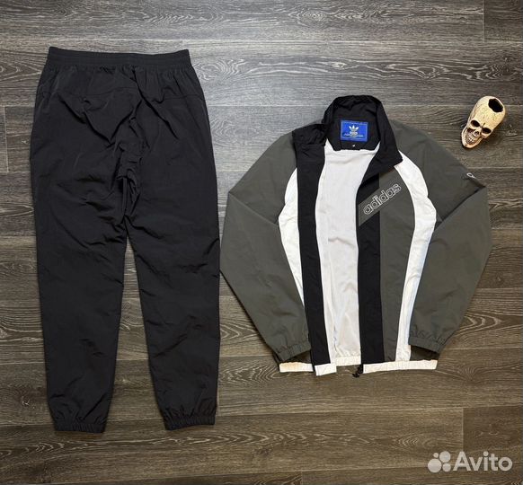 Спортивный костюм adidas